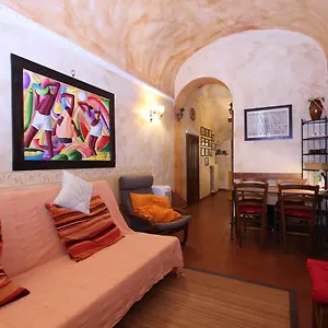 Lupa Flat Roma